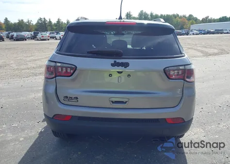 2019 Jeep Compass Altitude 4X4 z USA, uszkodzony, nr VIN 3C4NJDBB5KT593059